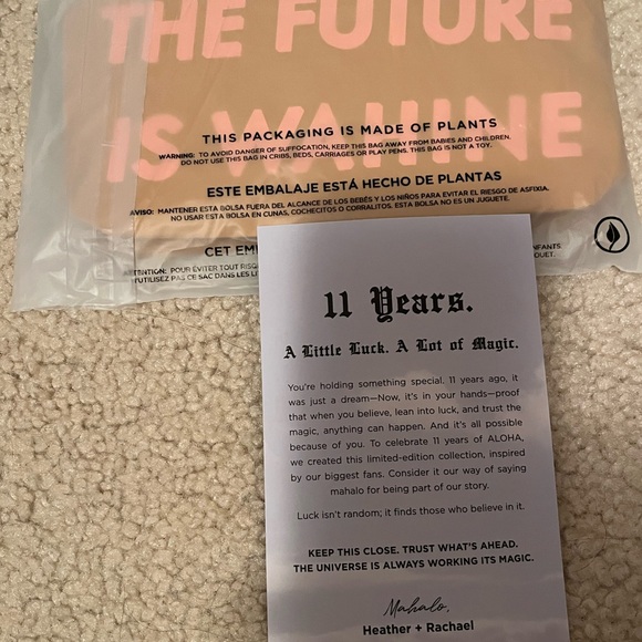 ALOHA Collection Future is Wahine Mini Hot Mustard - Picture 4 of 4